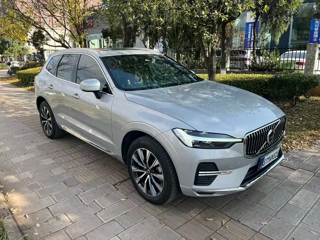 Volvo XC60 2023 — фото 3