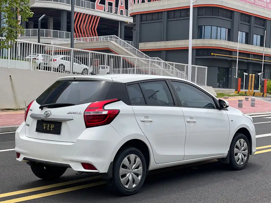 Toyota Yaris L 2019 — фото 9
