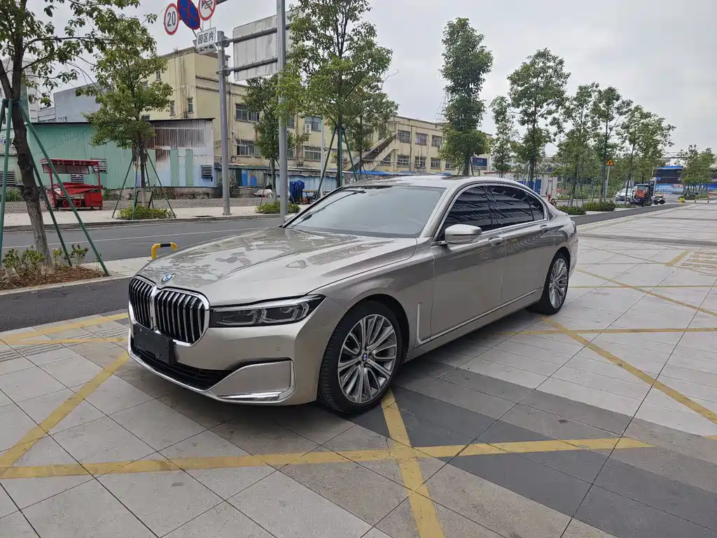 BMW 7 Series 2021 — фото 1