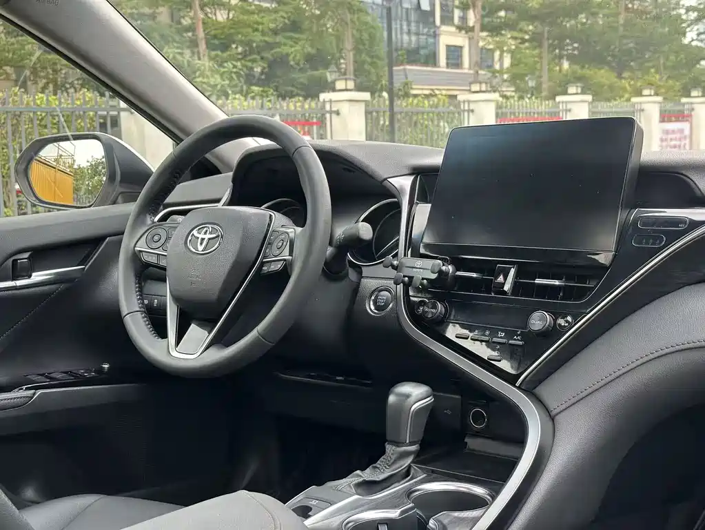 Toyota Camry 2021 — фото 23