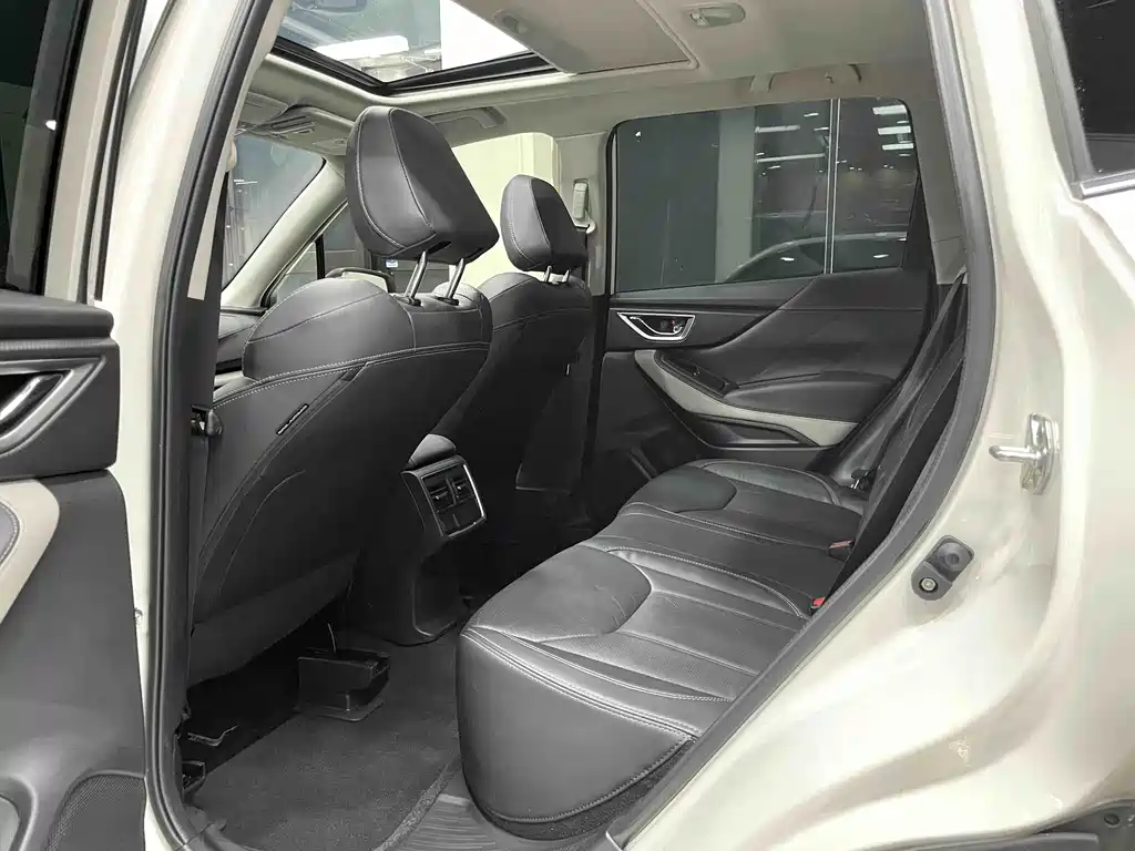 Subaru Forester 2022 — фото 10