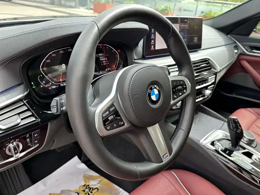 BMW 5 Series 2021 — фото 22