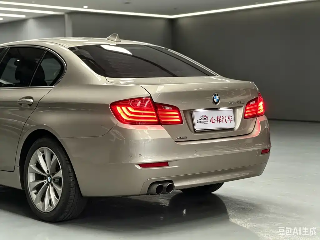 BMW 5 Series 2017 — фото 15
