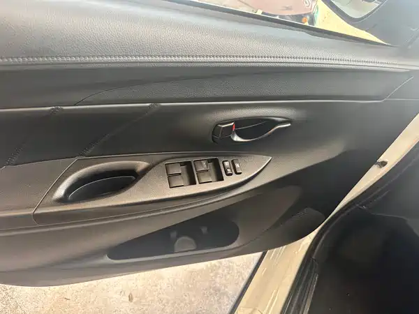 Toyota Yaris L 2022