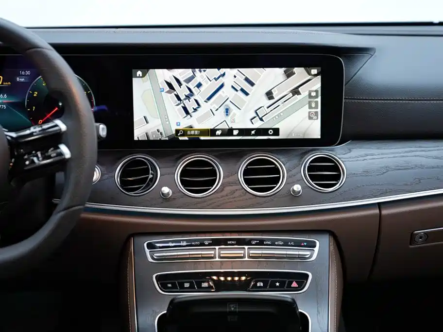 Mercedes-Benz E-Class 2022 — фото 9