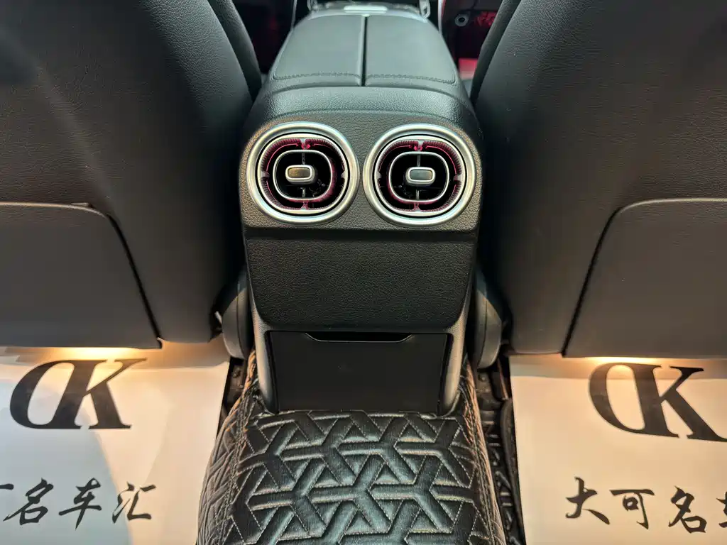 Mercedes-Benz C-Class 2023 — фото 16