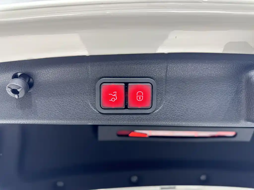 Mercedes-Benz C-Class 2023 — фото 17