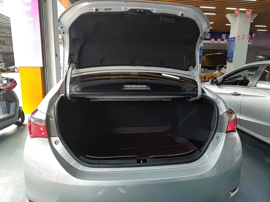 Toyota Corolla 2017 — фото 19
