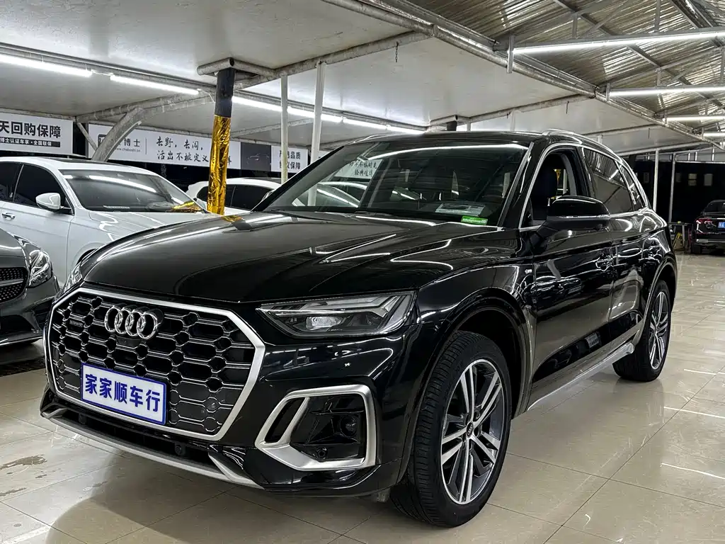 Audi Q5L 2022 — фото 1
