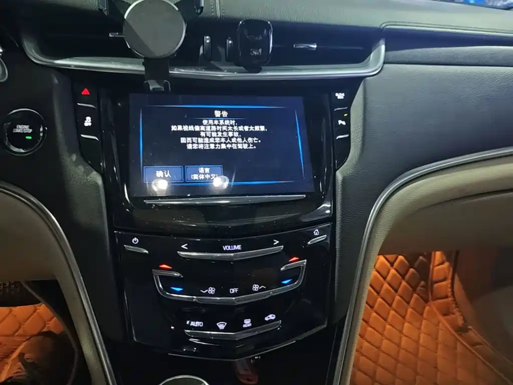 Cadillac XTS 2017 — фото 13