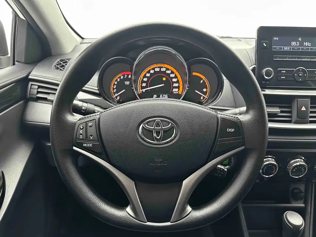 Toyota Yaris L 2023 — фото 16