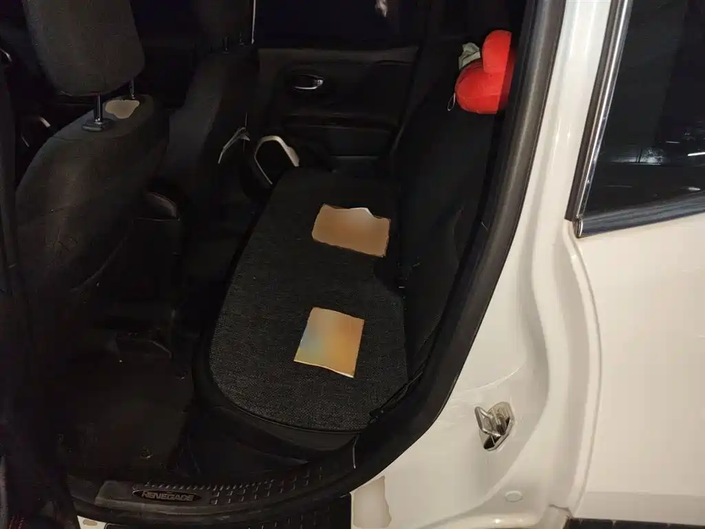 Jeep Renegade 2017 — фото 13