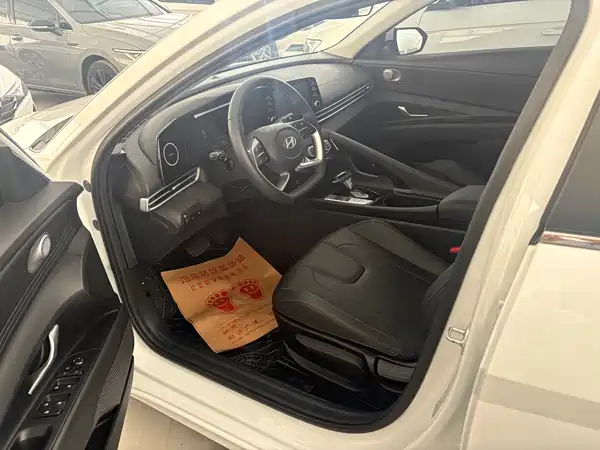 Hyundai Elantra 2024