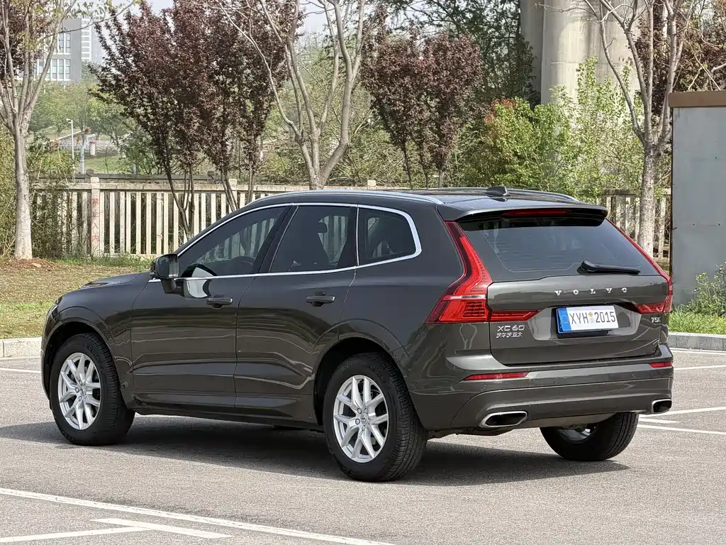 Volvo XC60 2019 — фото 19