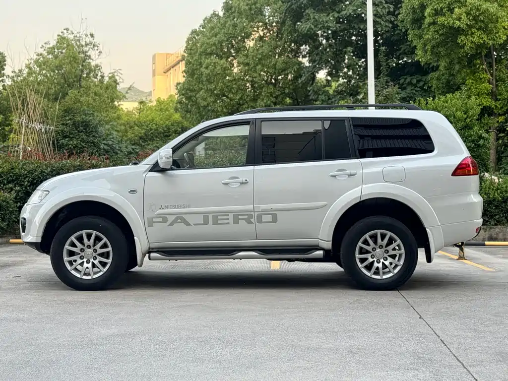 Mitsubishi Pajero Jinchang 2016 — фото 3