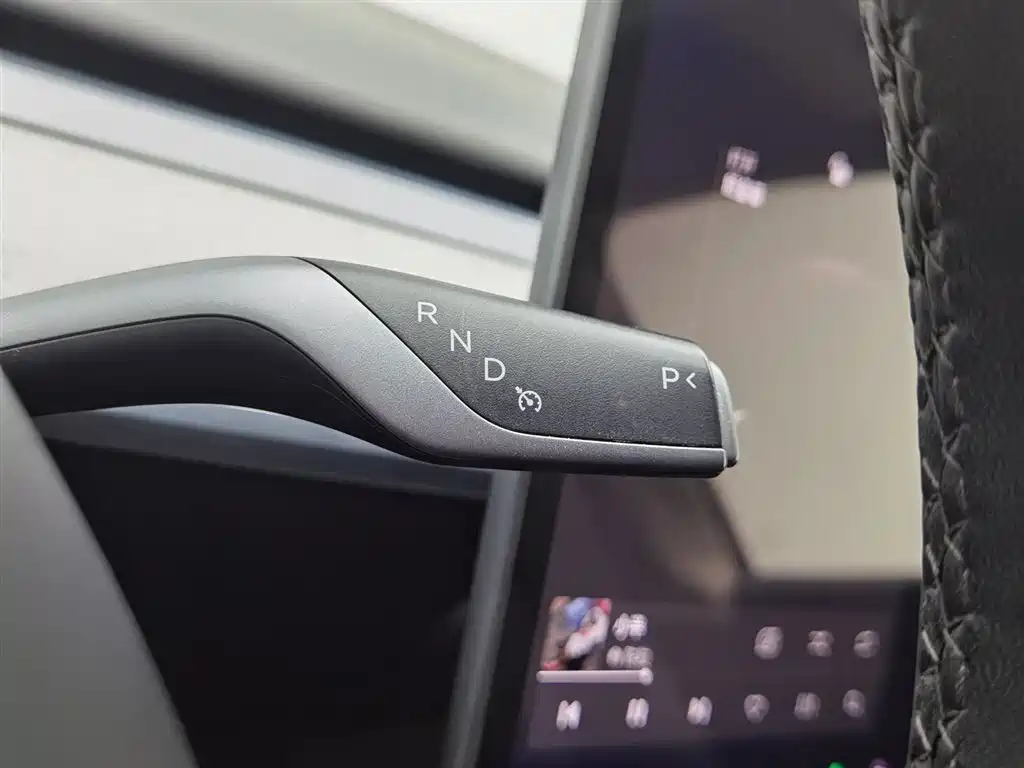 Tesla Model Y 2023 — фото 13