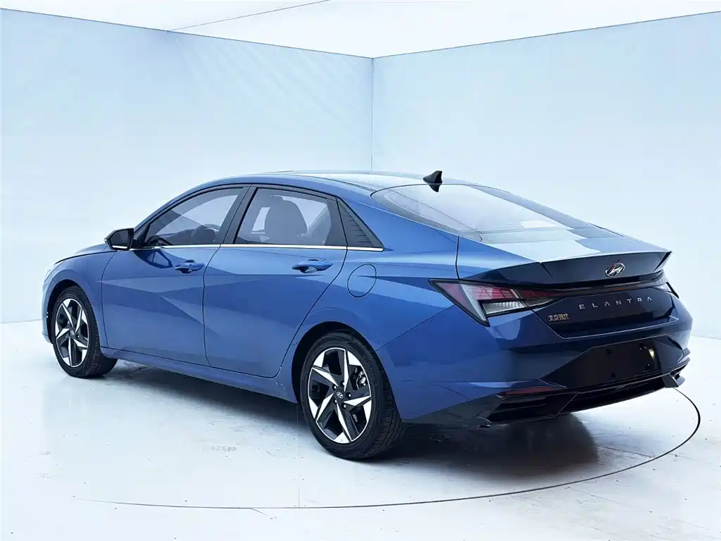 Hyundai Elantra 2022 — фото 4