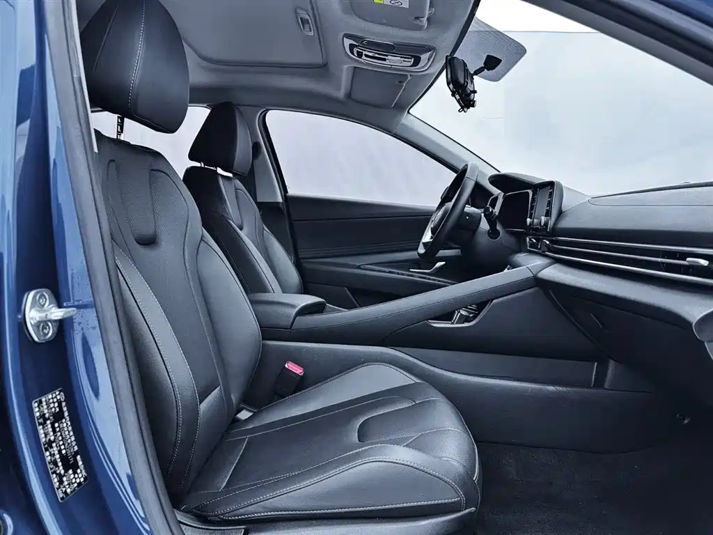 Hyundai Elantra 2022 — фото 20