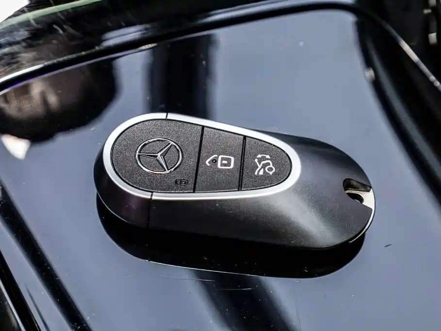 Mercedes-Benz C-Class 2023 — фото 18