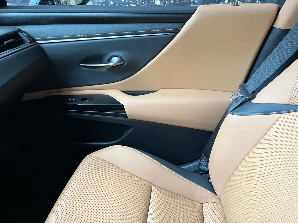 Lexus ES 2023 — фото 11