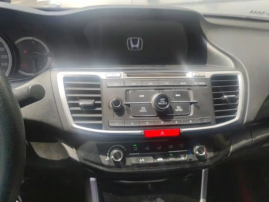Honda Accord 2017 — фото 13