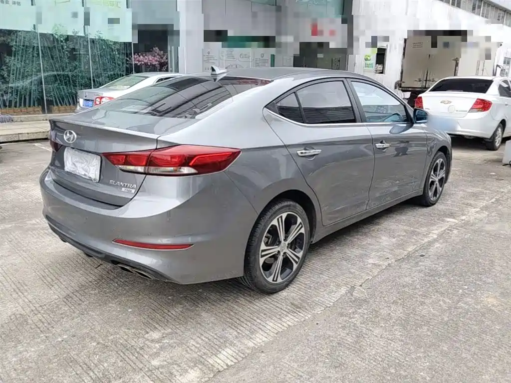 Hyundai Elantra 2018 — фото 7