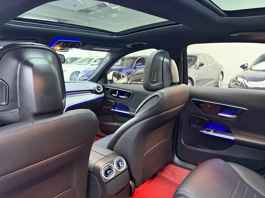 Mercedes-Benz C-Class 2023 — фото 9