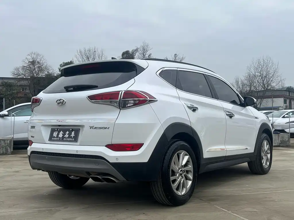 Hyundai Tucson 2017 — фото 11