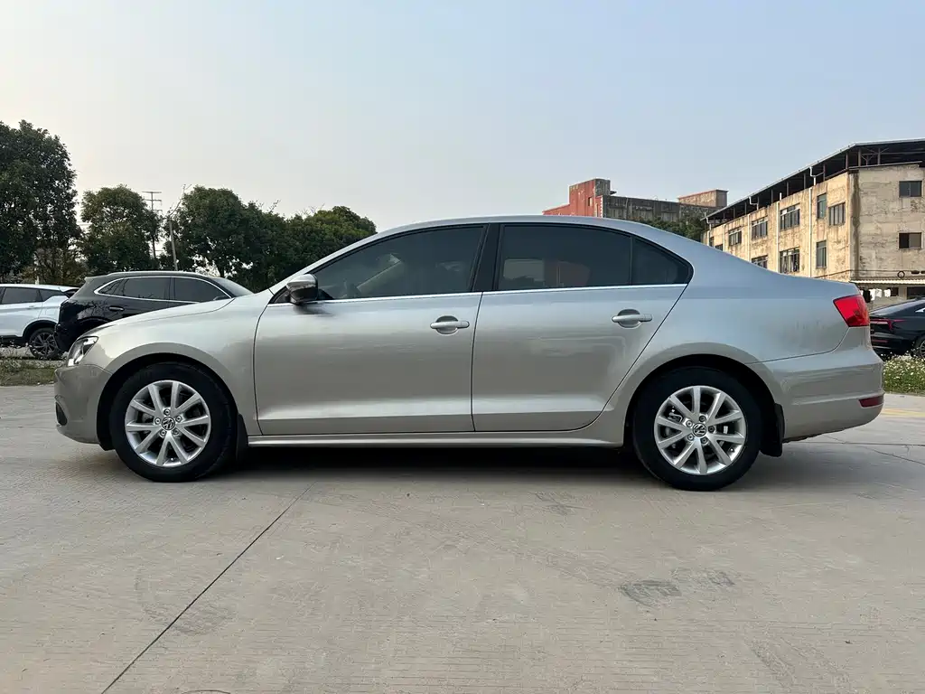 Volkswagen Sagitar 2012