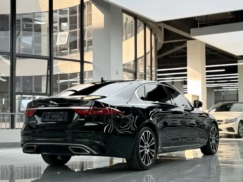 Jaguar XFL 2022 — фото 11
