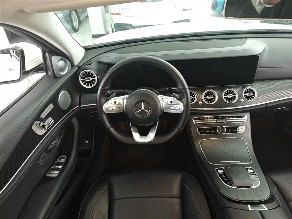 Mercedes-Benz E-Class 2019 — фото 11