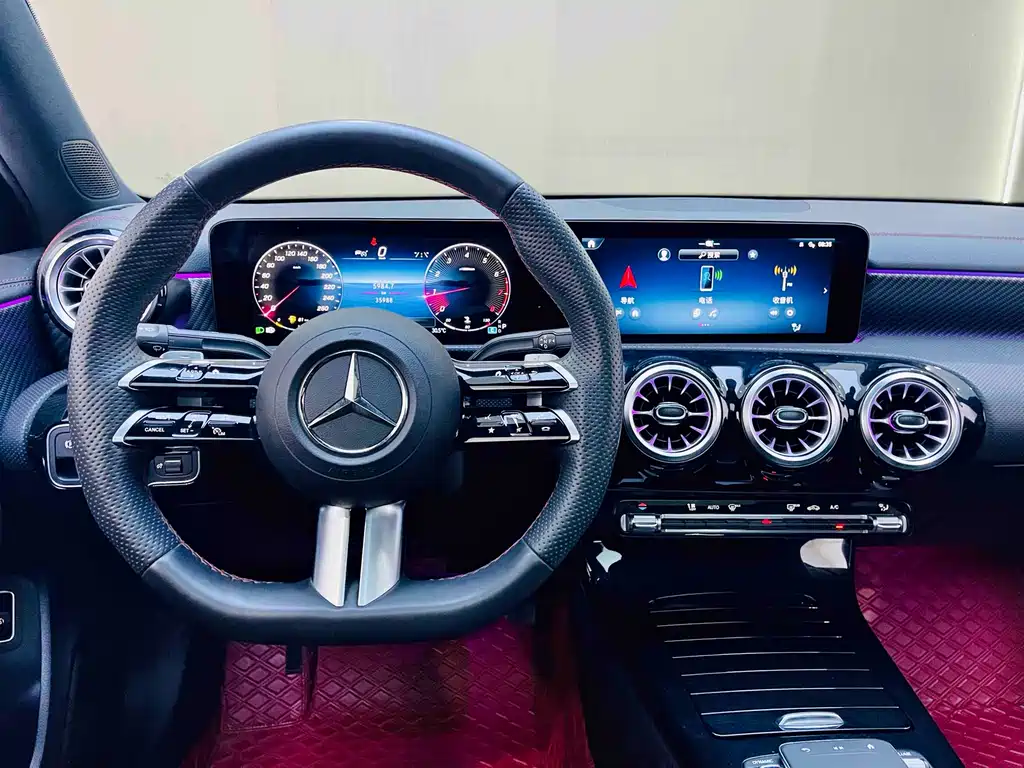 Mercedes-Benz A-Class 2024 — фото 10