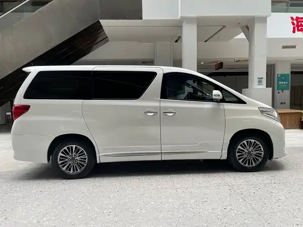 Toyota Alphard 2014