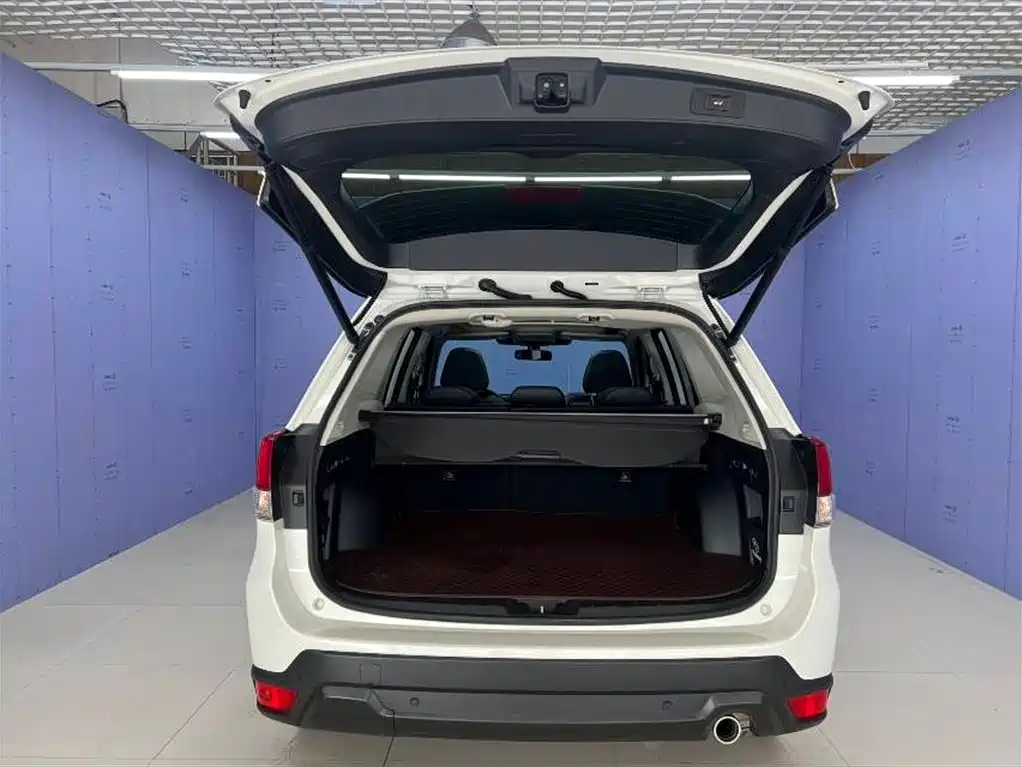 Subaru Forester 2022 — фото 8