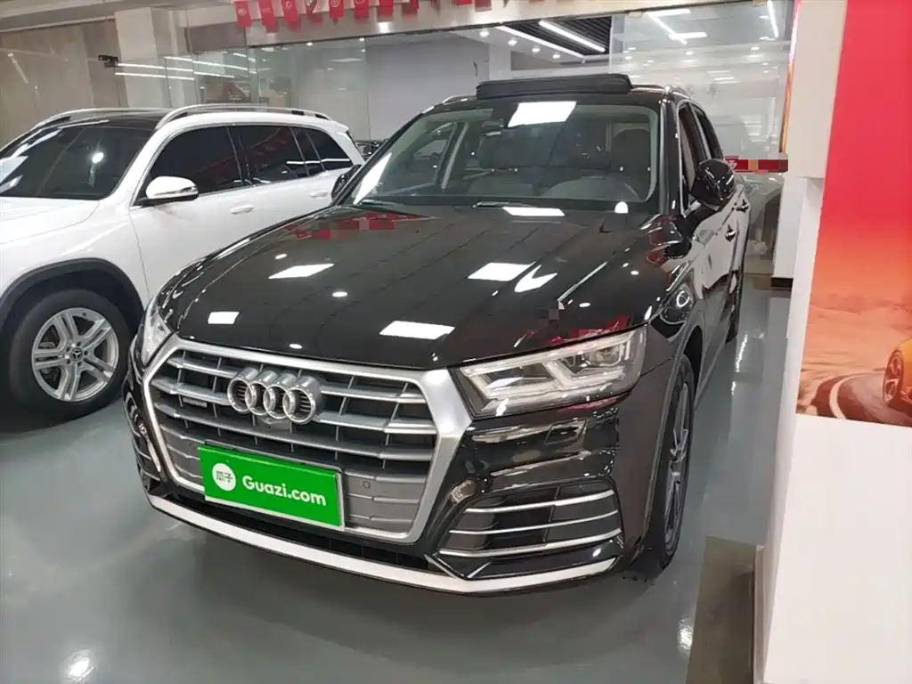 Audi Q5L 2020 — фото 1
