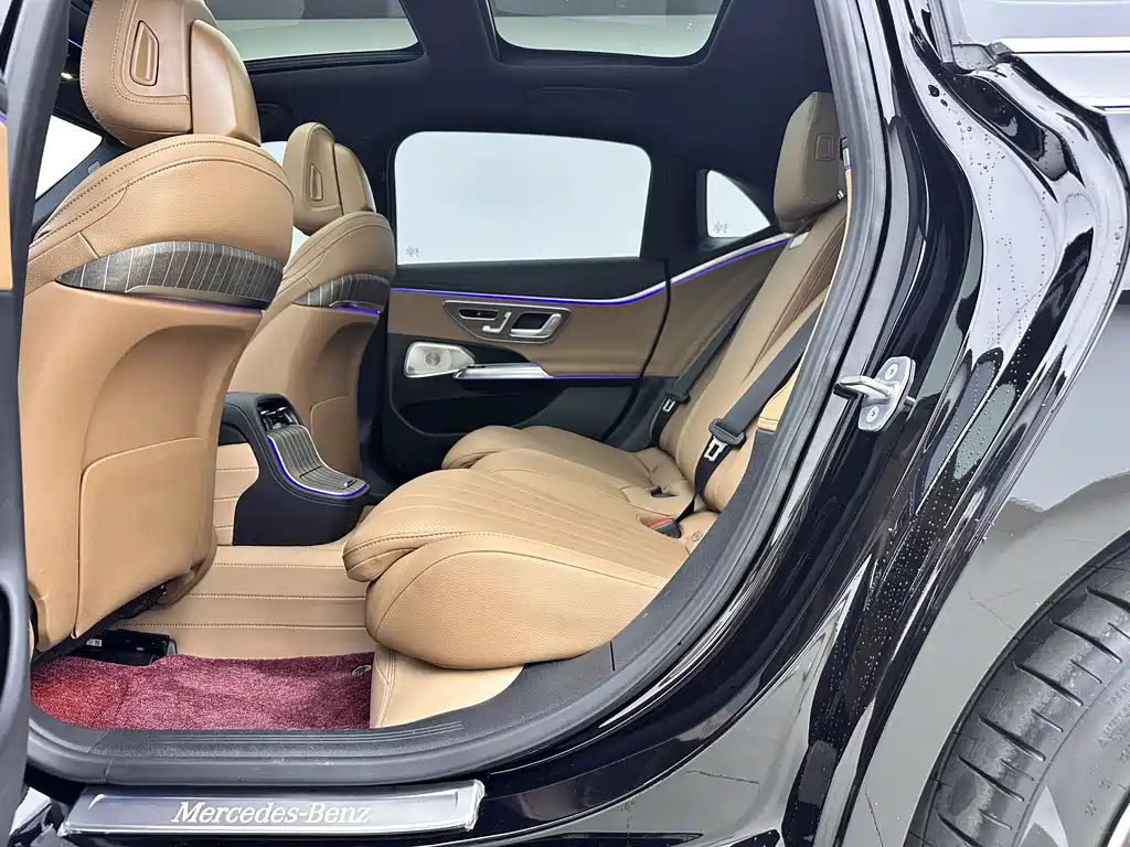 Mercedes-Benz E-Class 2025 — фото 10