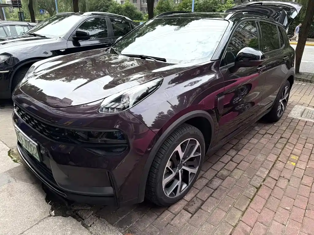 Lynk & Co 01 EM-P 2021