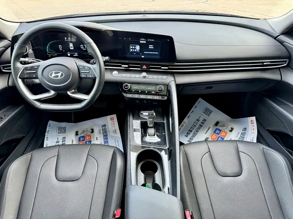 Hyundai Elantra 2023 — фото 12
