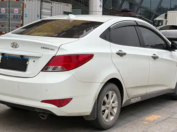 Hyundai Accent 2014
