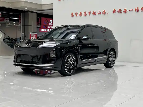 NIO ES8 2025