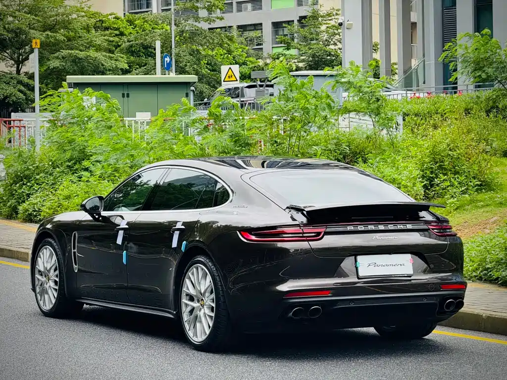 Porsche Panamera 2017 — фото 28