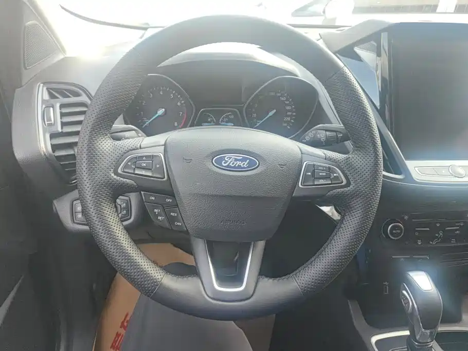 Ford Kuga 2019 — фото 15
