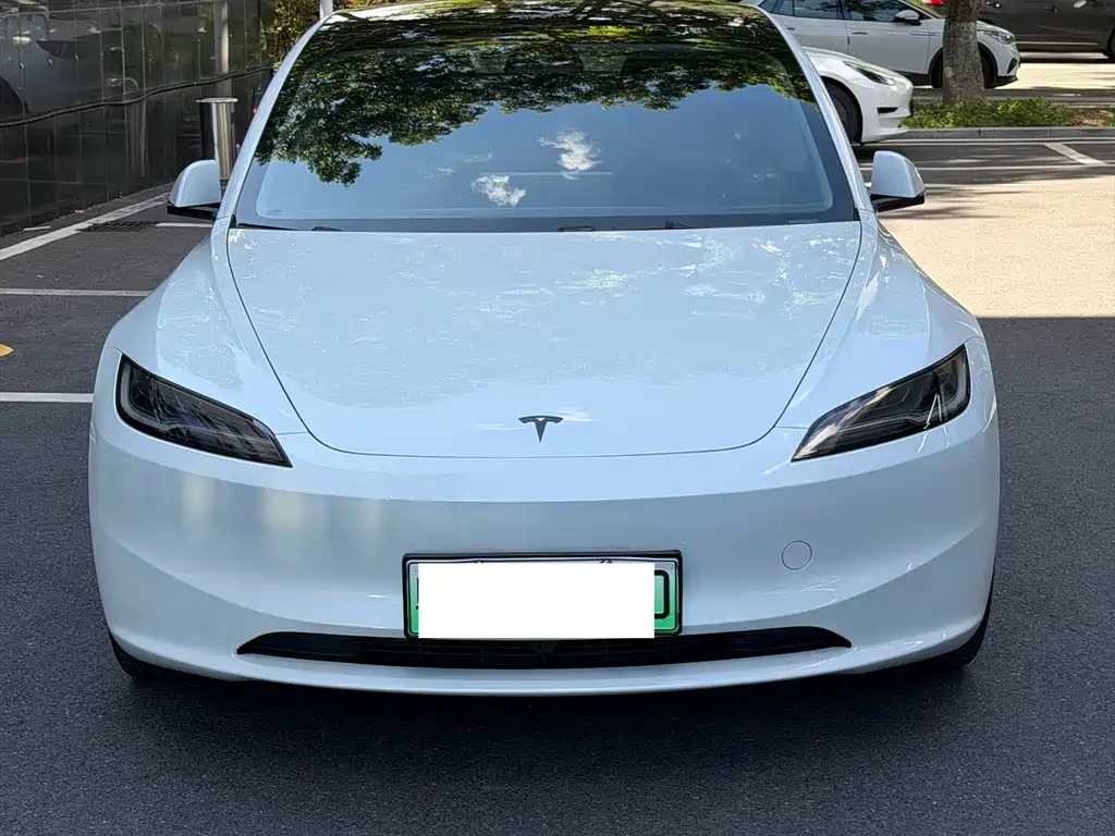 Tesla Model 3 2025 — фото 3