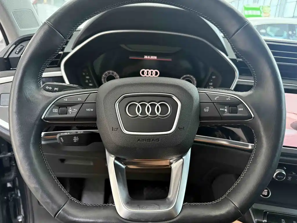 Audi Q3 2023 — фото 12
