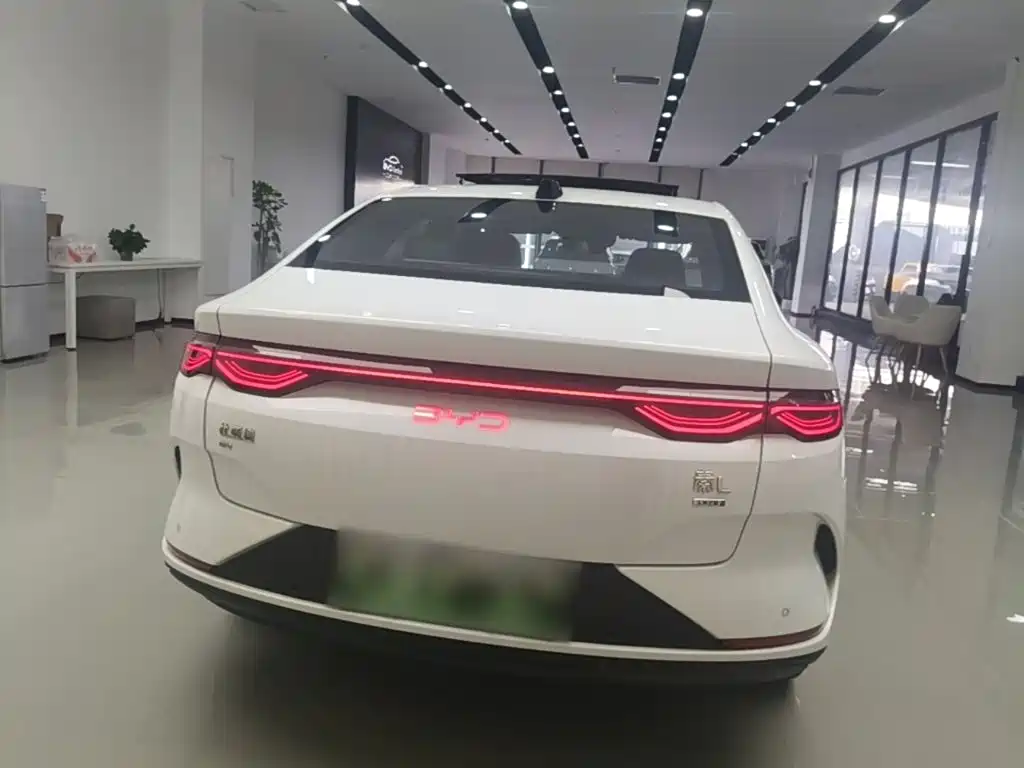 BYD Qin L 2025 — фото 6