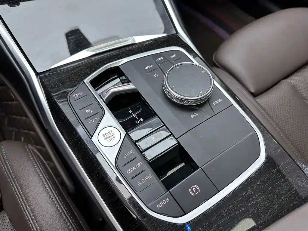 BMW 3 Series 2024 — фото 16