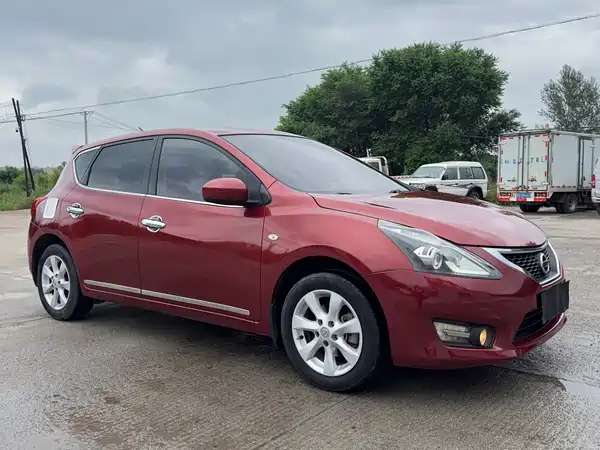 Nissan Tiida 2014