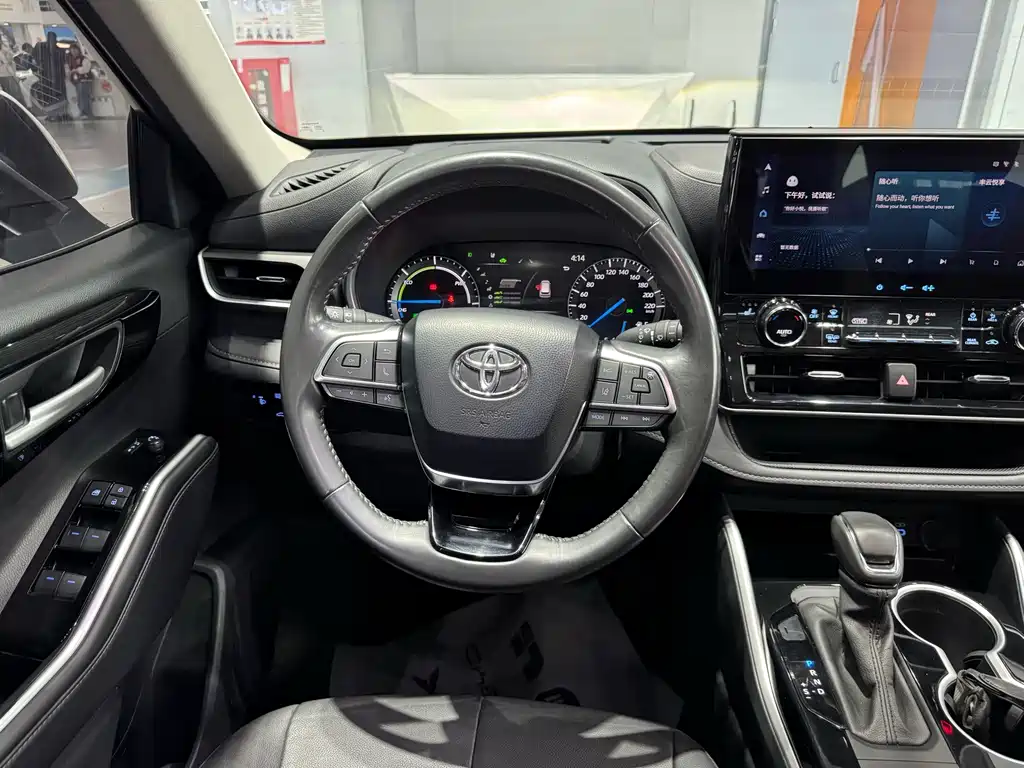 Toyota Highlander 2023 — фото 13