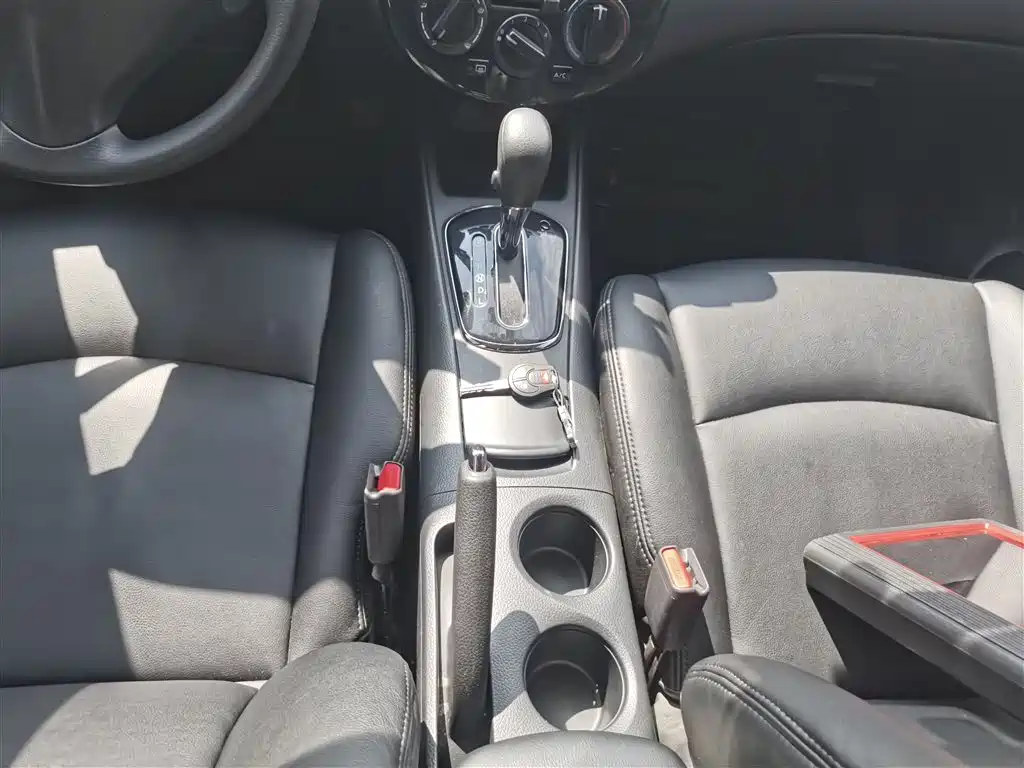 Nissan Tiida 2015 — фото 17