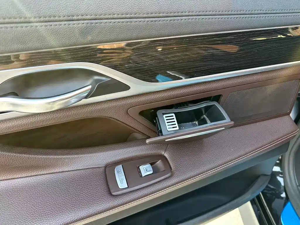 BMW 7 Series 2018 — фото 17